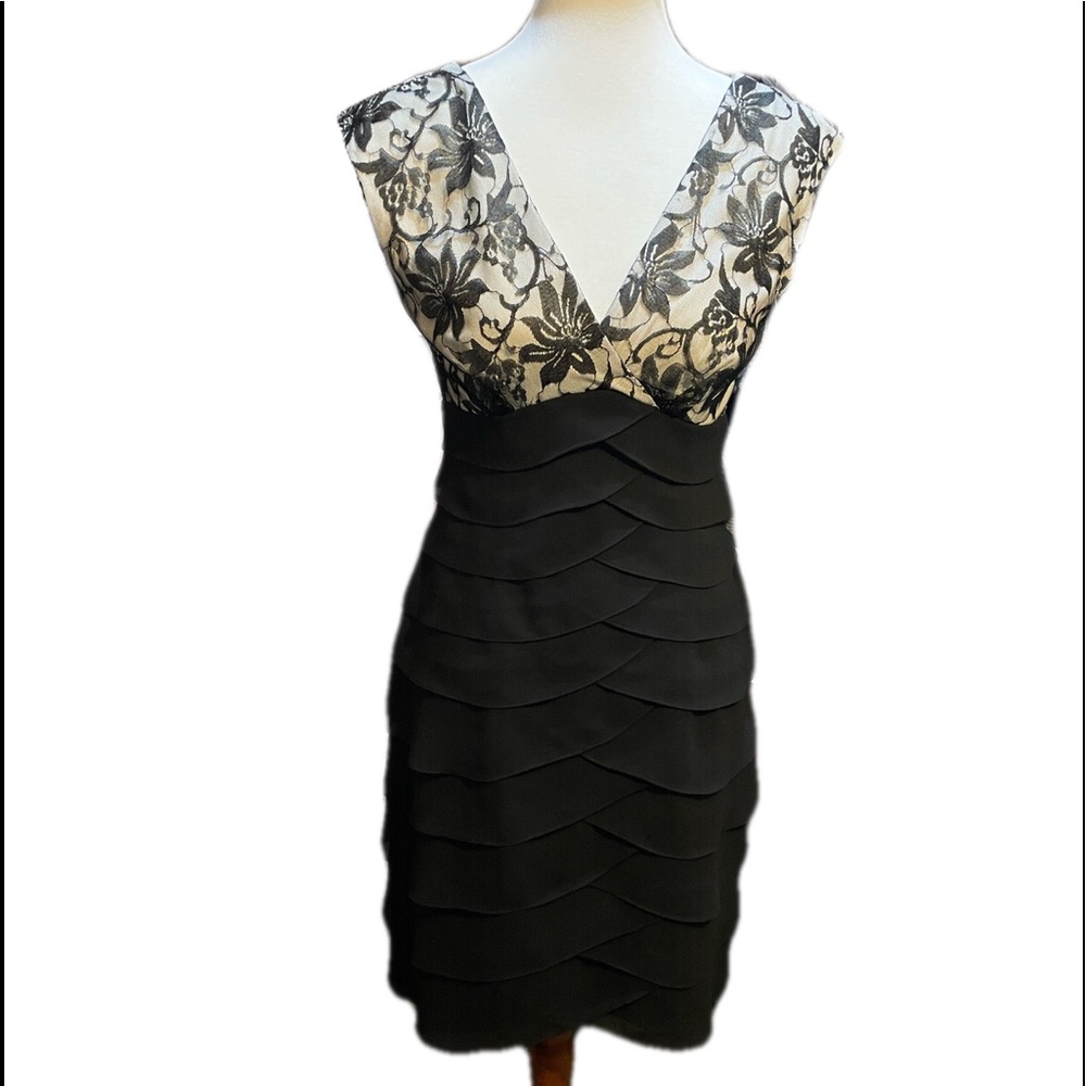 SLEEVELESS MIDI COCKTAIL DRESS LACE AND SCALLOP FLUTTER DETAIL